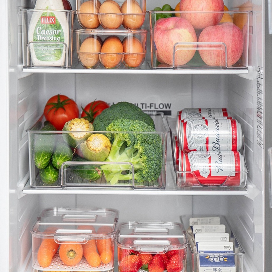 家庭主妇在冰箱里拿蔬菜图片下载 - 觅知网