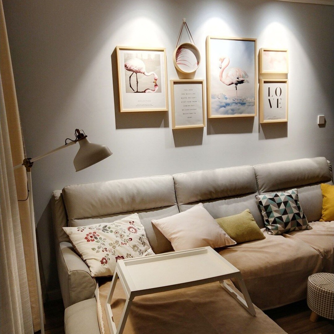 夜晚的客厅一角