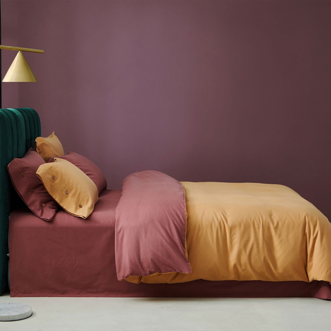 温暖柔和的色系让卧室更温馨