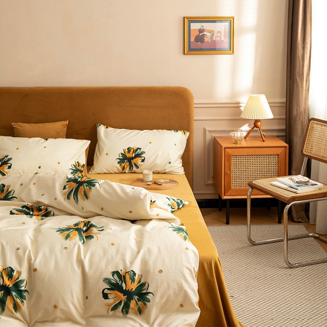 暖色系点缀,温馨卧室