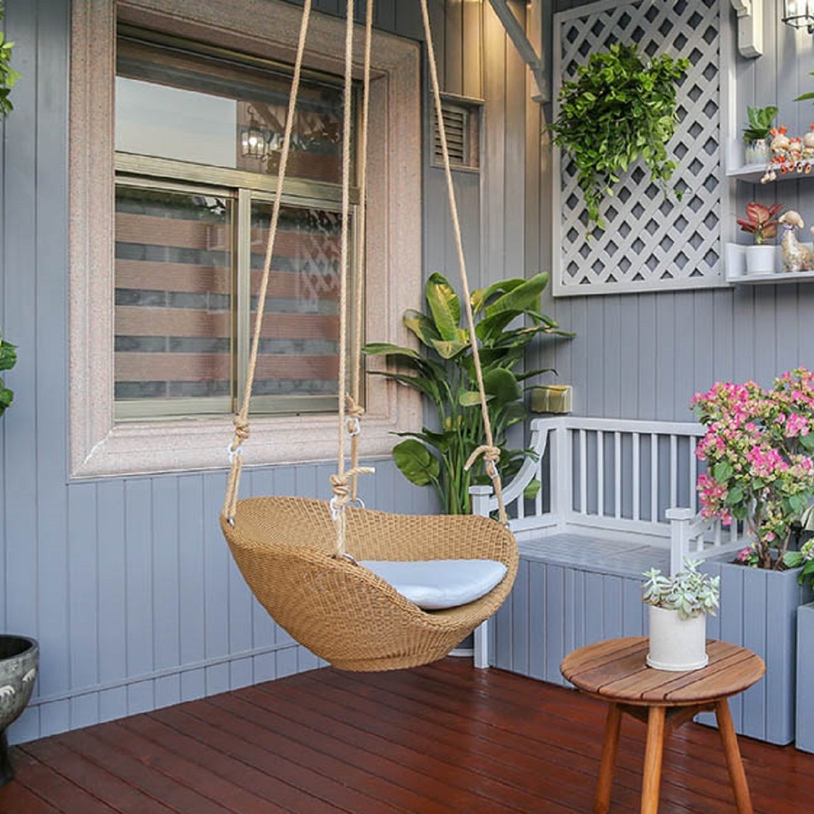 实木打造的温馨阳台